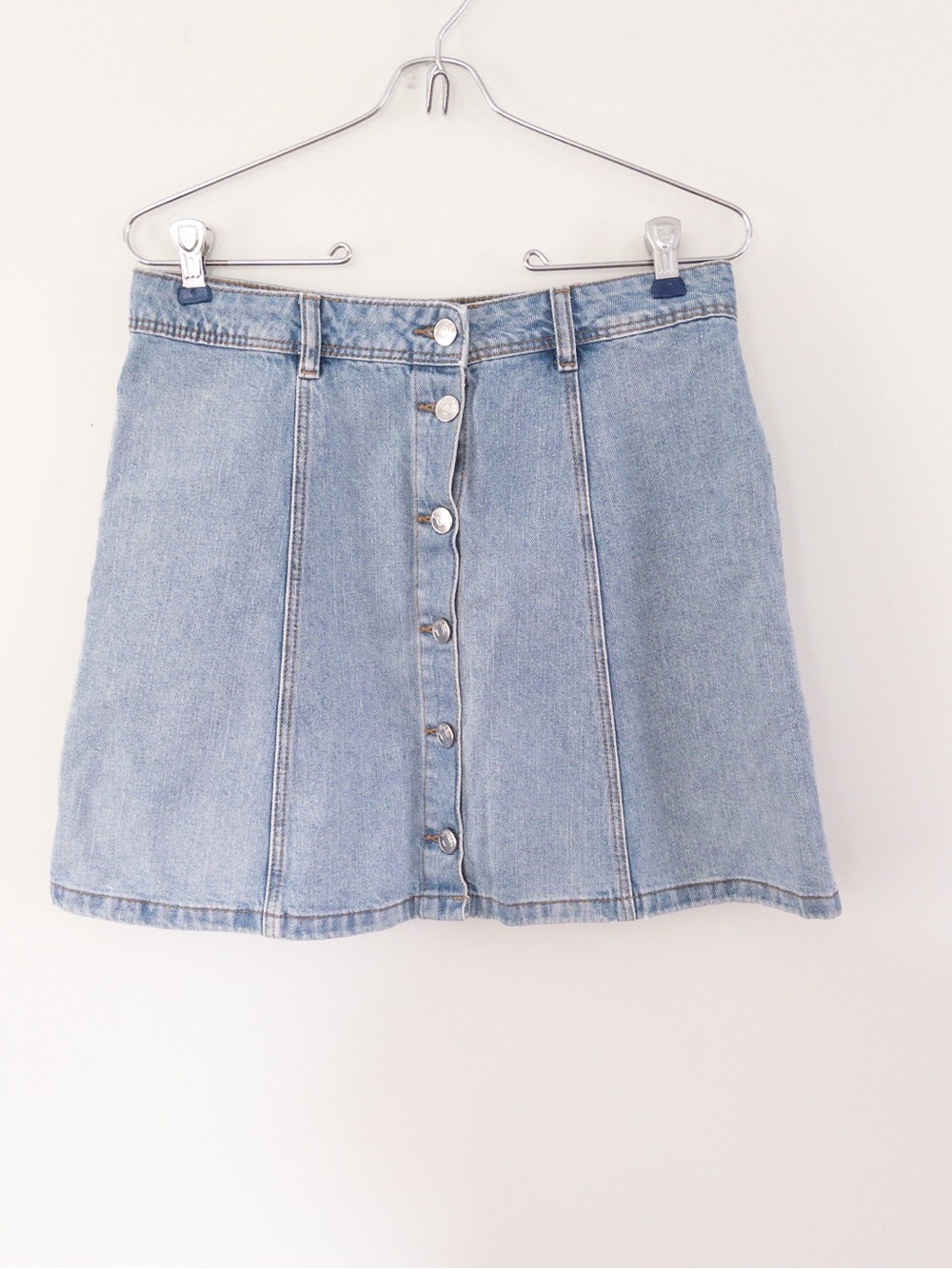 H&M Divided Light Wash Button Front Denim Jean Skirt Size 6 Preppy Classic
